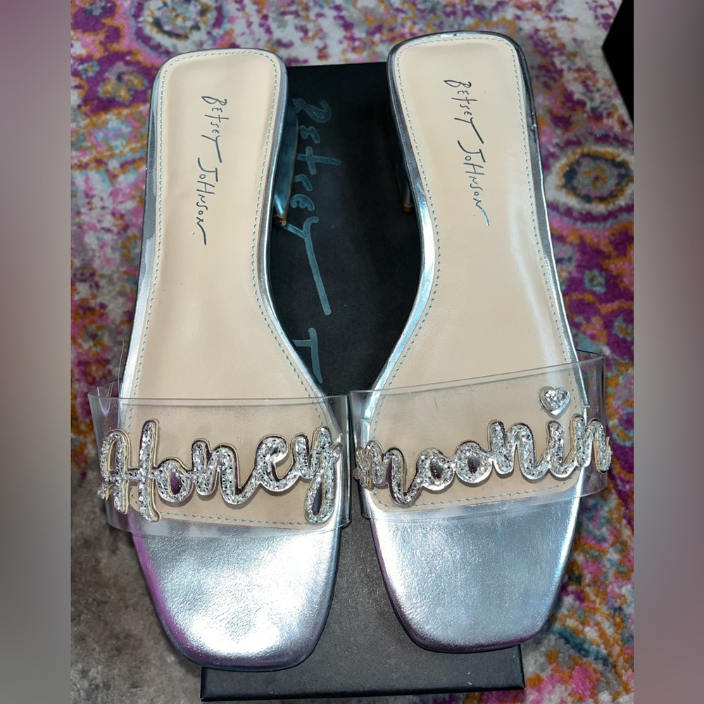 Betsey Johnson Honeymoonin’ Sandals